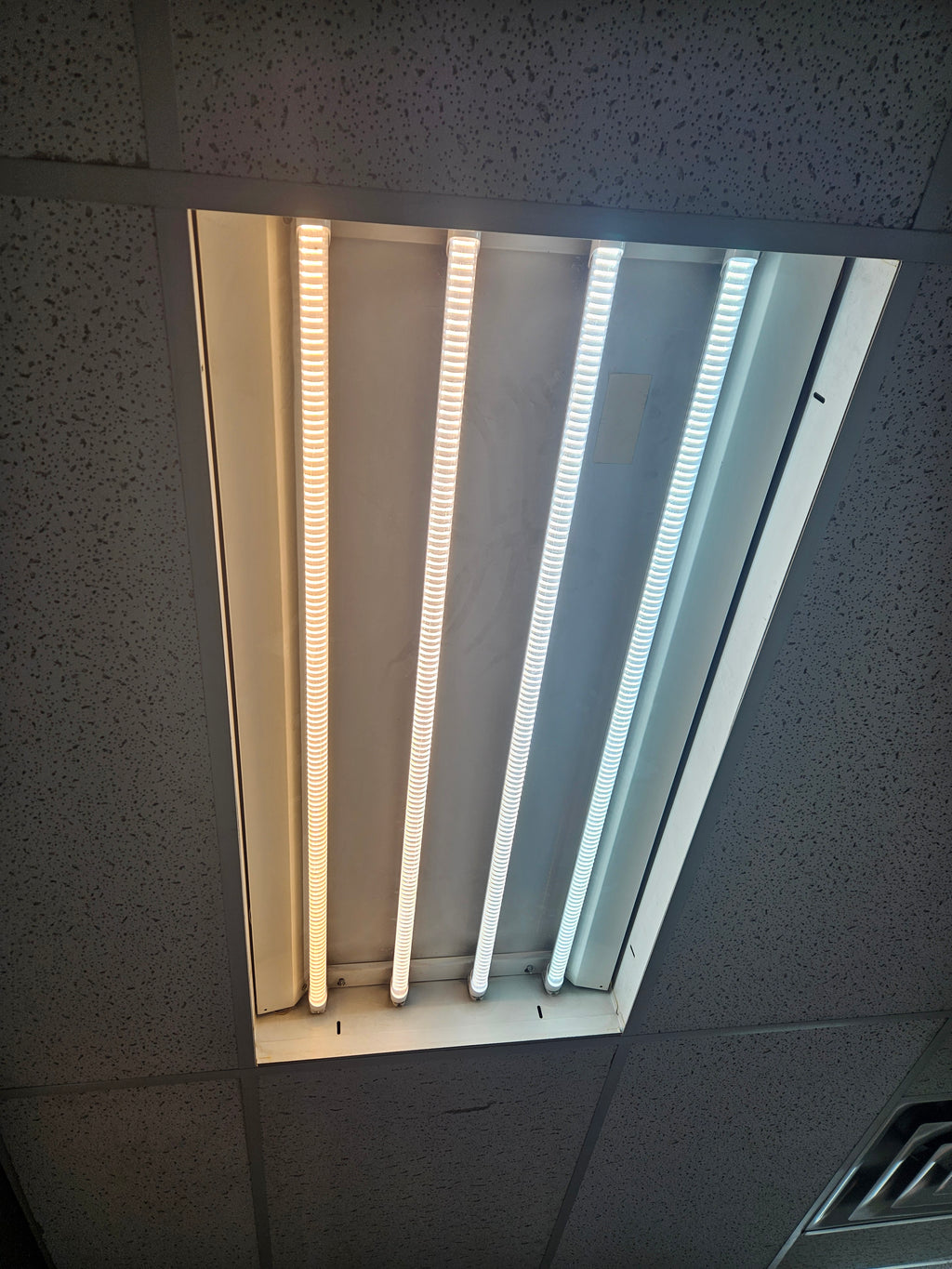 D-Dog Lighting T8 Adjustable Replacement Tube Led 3000K - 6500K 10W - 22W